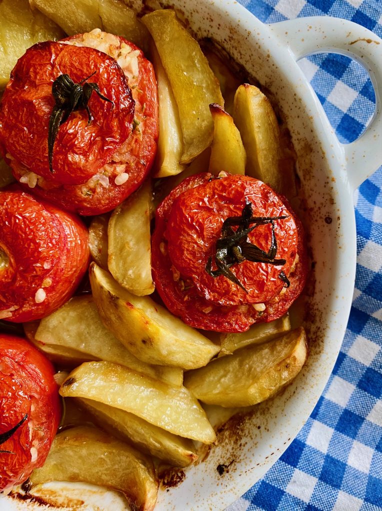 baked rice-stuffed tomatoes Roman-style