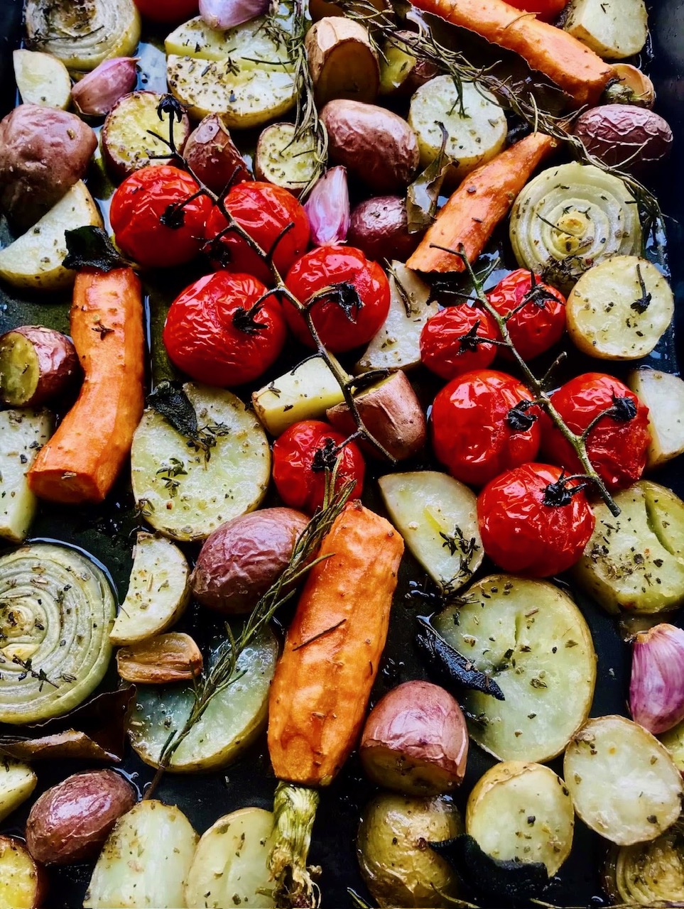 Mediterranean Vegetable Tray Bake (Easy & Healthy)